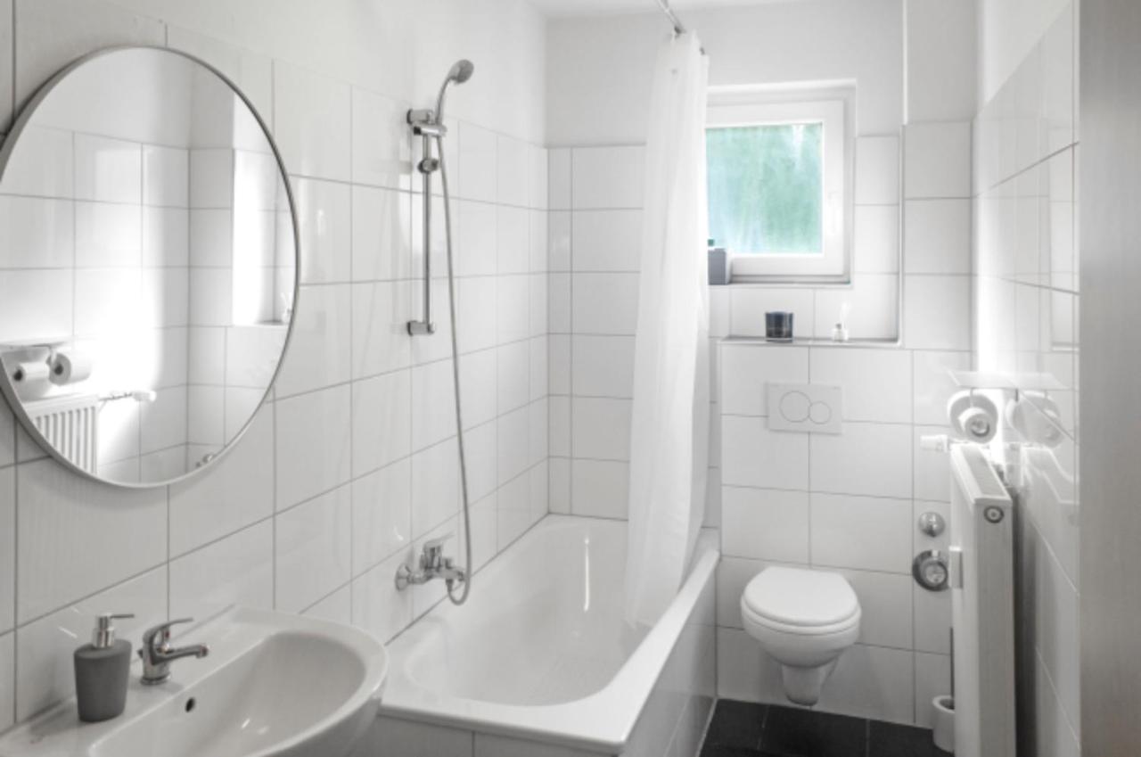 Relax Oasis With 65 Smarttv, Kitchen And Balcony Appartement Duisburg Buitenkant foto